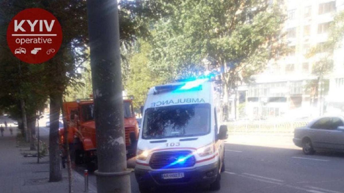 Власник мережі магазинів зброї напав на інспектора з паркування в Києві
