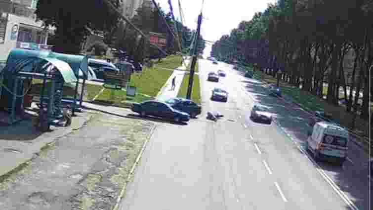 У Тернополі таксист збив 37-річного чоловіка на електровелосипеді