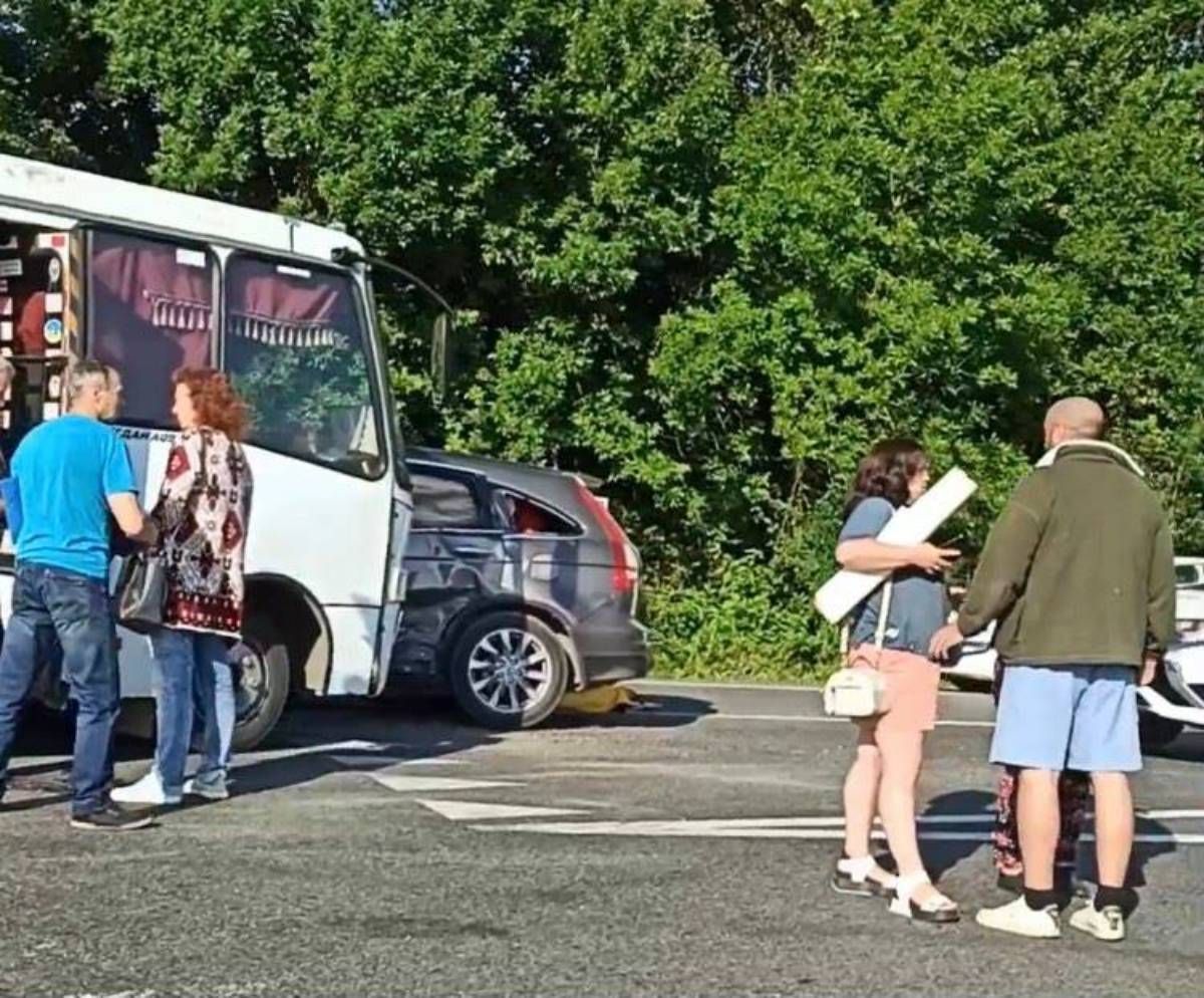 У ДТП з рейсовим автобусом біля Коломиї постраждали 5 осіб