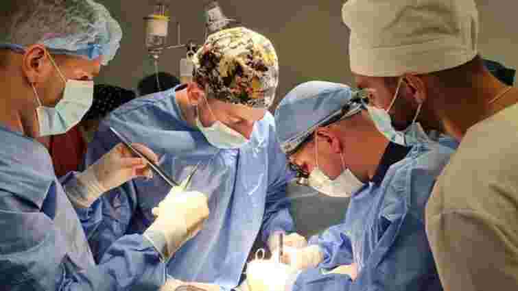 В івано-франківській лікарні вперше провели родинну трансплантацію нирки