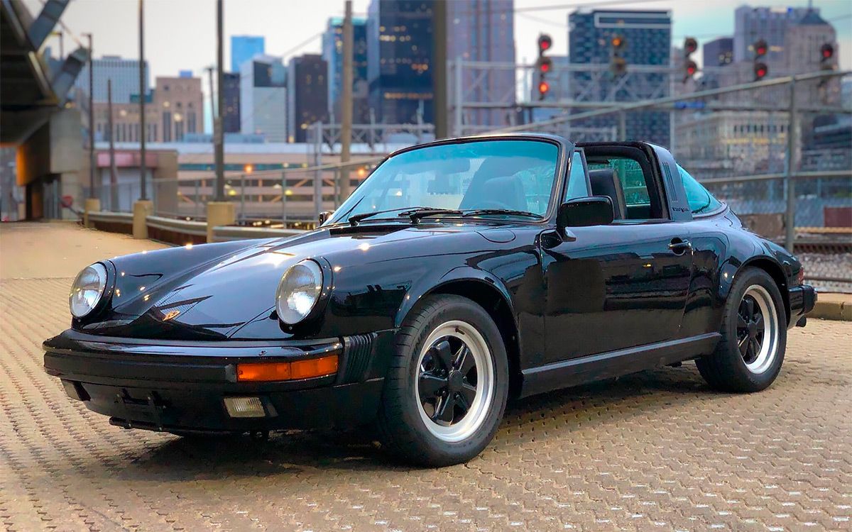 Porsche 911 Тома Круза продають з аукціону