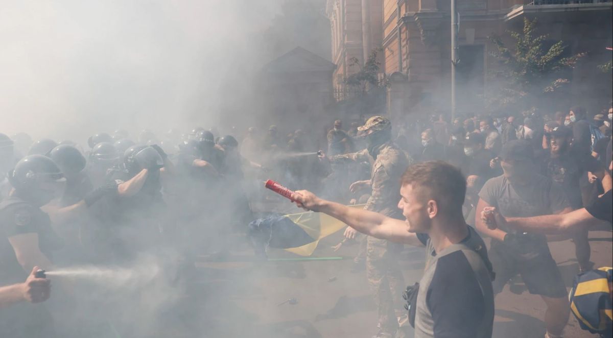У центрі Києва виникли сутички між «Нацкорпусом» і поліцією, є поранені