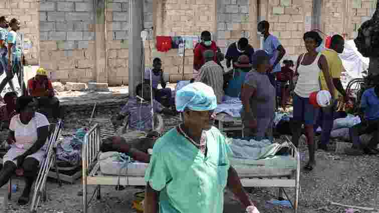 Від руйнівного землетрусу на Гаїті загинули вже 1297 людей