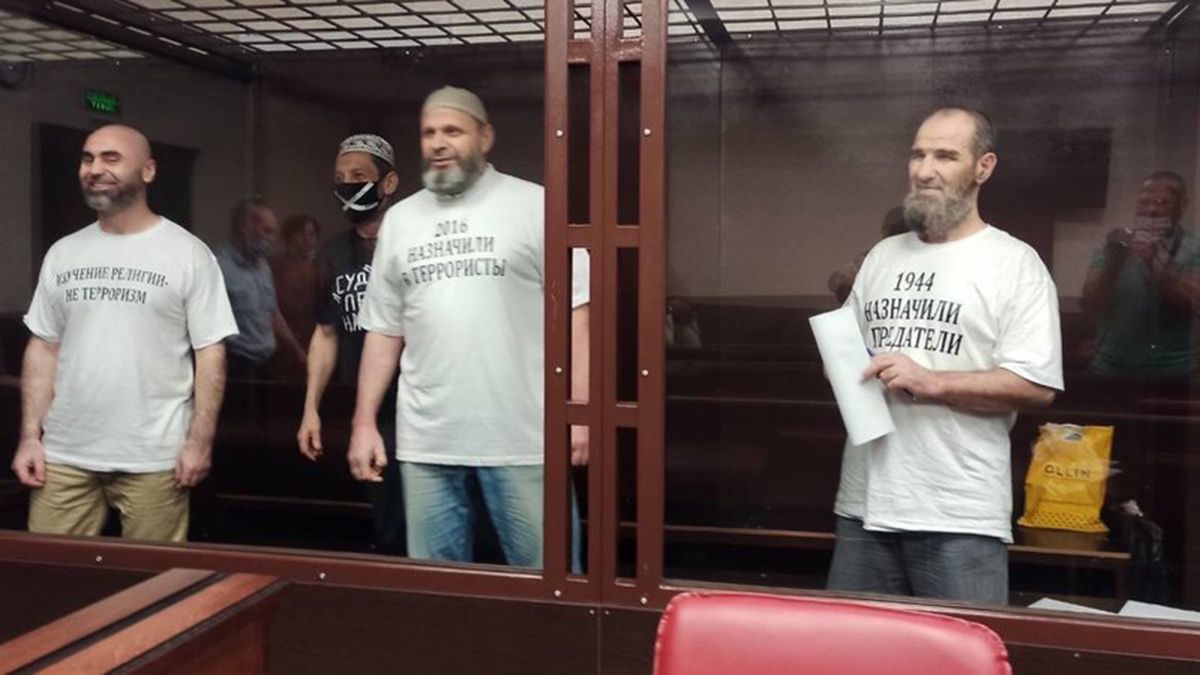 Суд в Росії засудив чотирьох кримських татар до 12-18 років колонії