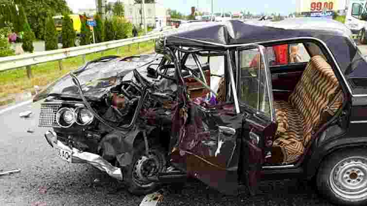 Біля Стрия у ДТП загинув водій і травмувалася 14-річна пасажирка ВАЗ