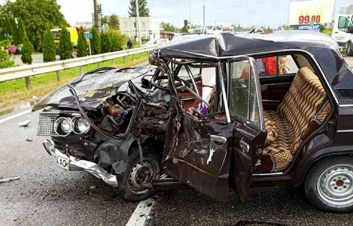 Біля Стрия у ДТП загинув водій і травмувалася 14-річна пасажирка ВАЗ