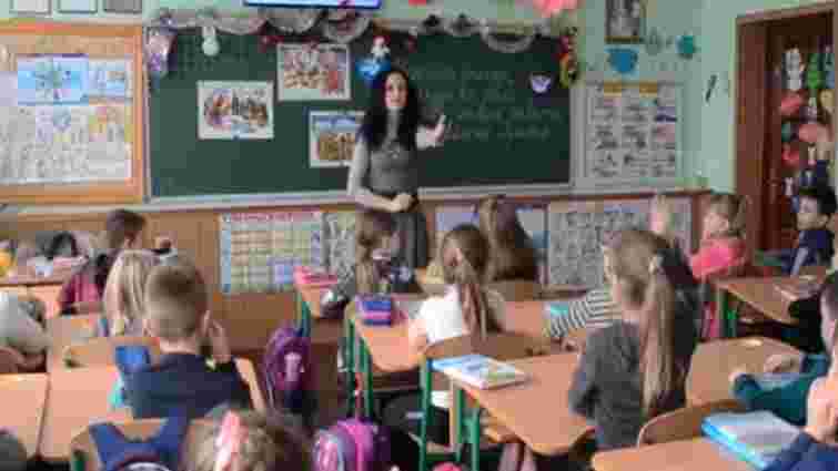 Нещеплені вчителі у Тернополі щотижня здаватимуть ПЛР-тест власним коштом