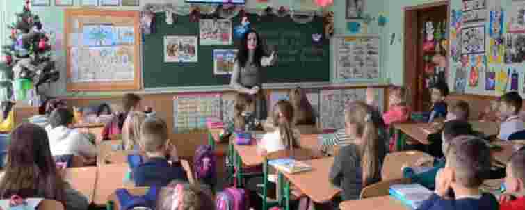 Нещеплені вчителі у Тернополі щотижня здаватимуть ПЛР-тест власним коштом