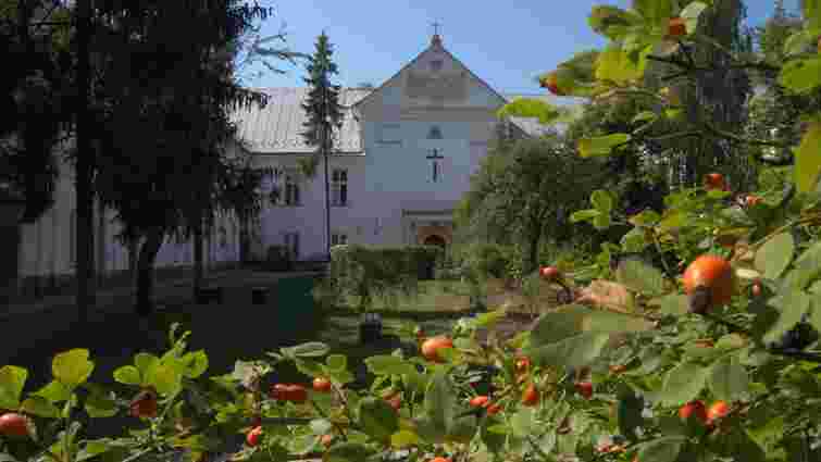 На Тернопільщині 13-річний хлопець випав з вікна християнського літнього табору