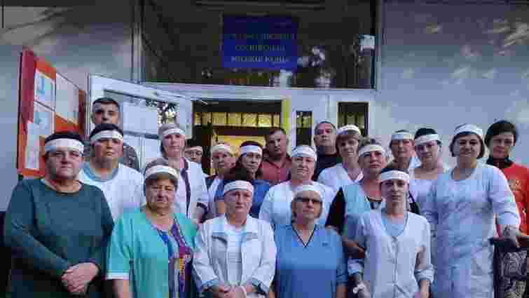 Медики Соснівської міської лікарні тимчасово призупинили голодування 