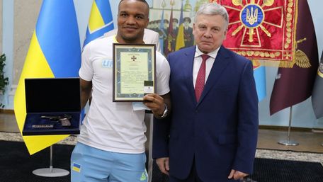Беленюка нагородили пістолетом і званням старшого лейтенанта за золото на Олімпіаді