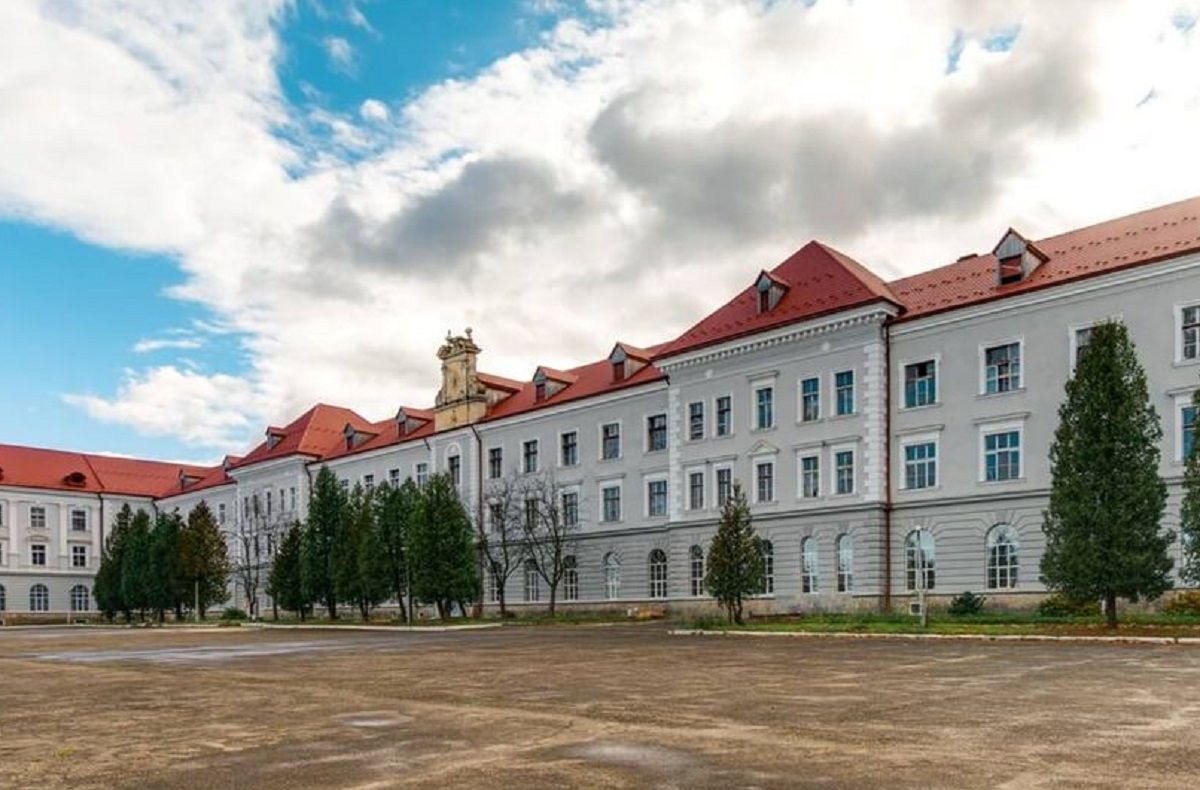 17 дітей отруїлися у спортивно-оздоровчому комплексі в Хирові