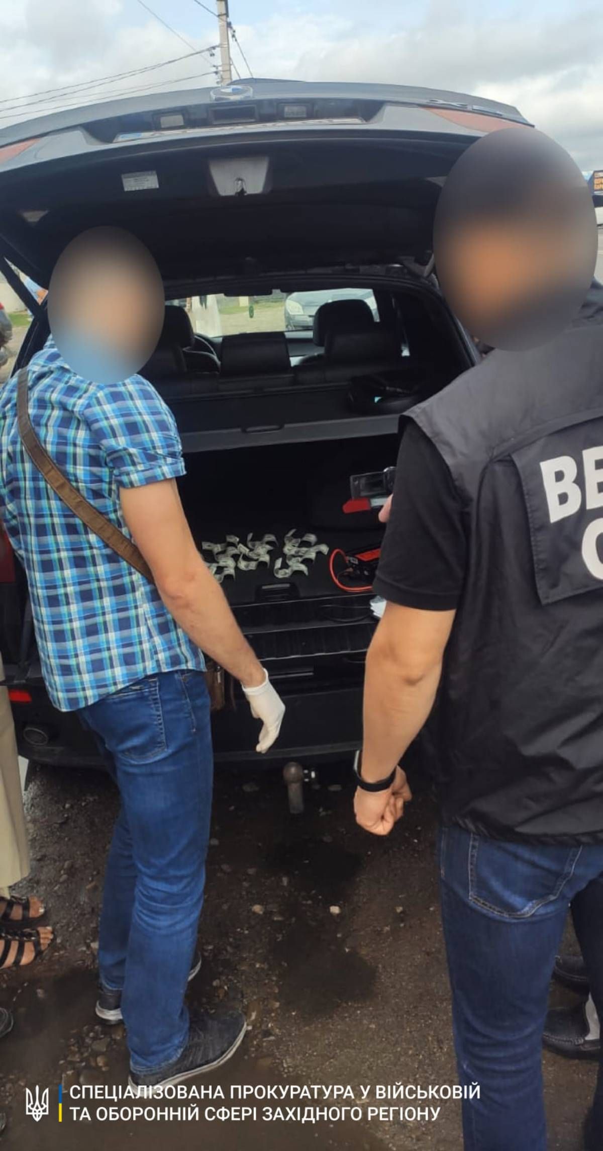 Військового комісара з Івано-Франківщини затримали на хабарі у $1300
