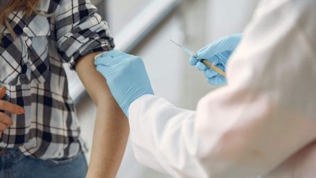 У США щепленим проти коронавірусу колотимуть третю дозу вакцини