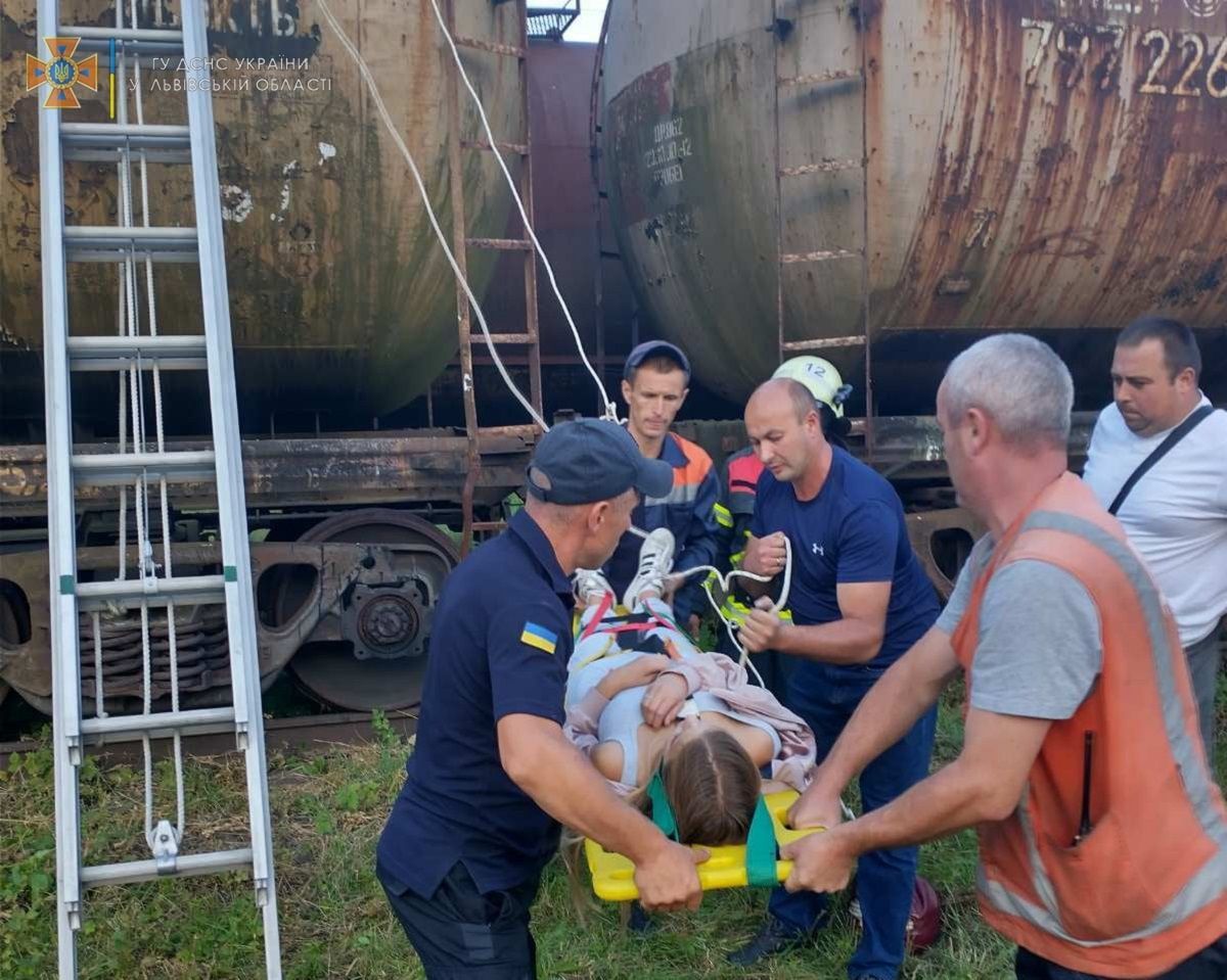 14-річну самбірчанку вдарило струмом на цистерні з бензином