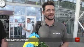 В аеропорту зустріли львів'янина Віталія Ступака, який переплив Ла-Манш