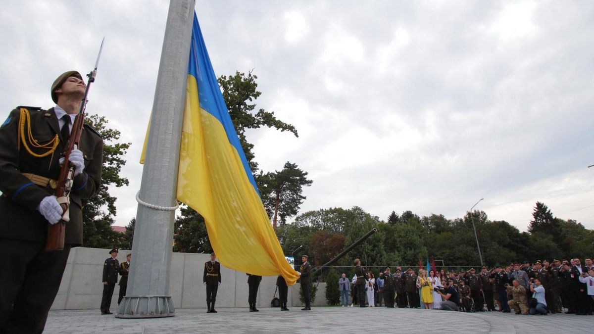 У Львові відкрили найвищий в області флагшток