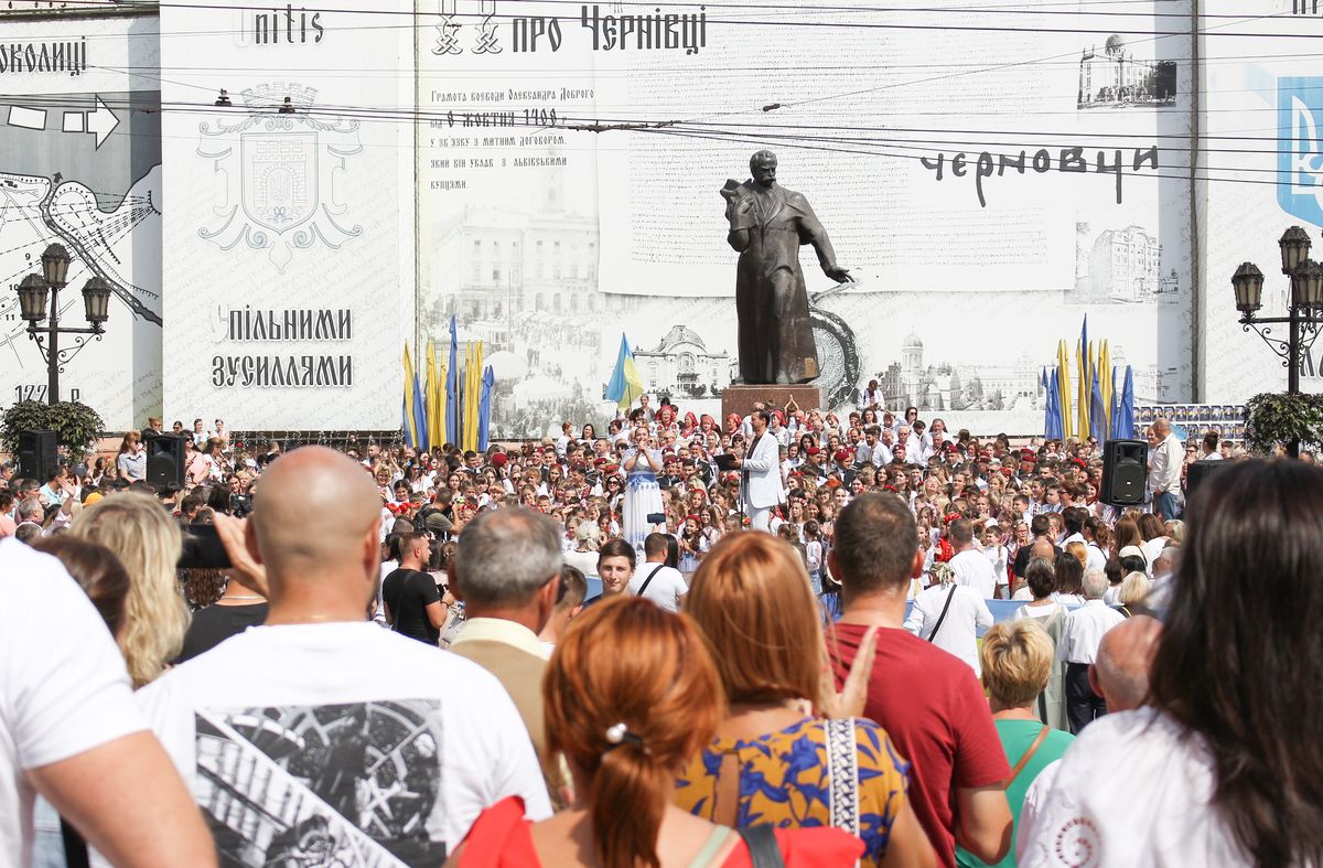 У Чернівцях встановили рекорд із наймасовішого виконання «Червоної рути»