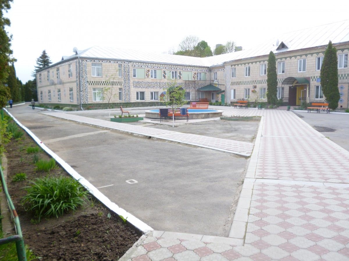 Внаслідок падіння з другого поверху лікарні на Тернопільщині загинув 58-річний робітник
