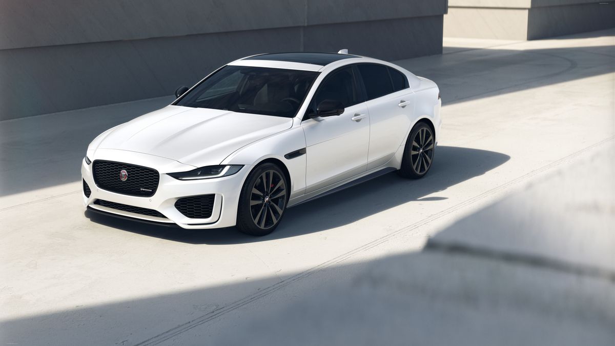 Нові Jaguar XE і XF стали доступними у найбагатших комплектаціях
