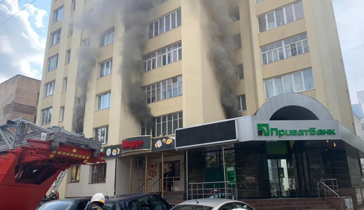 Вибух електронної сигарети спричинив пожежу у багатоповерхівці у Рівному