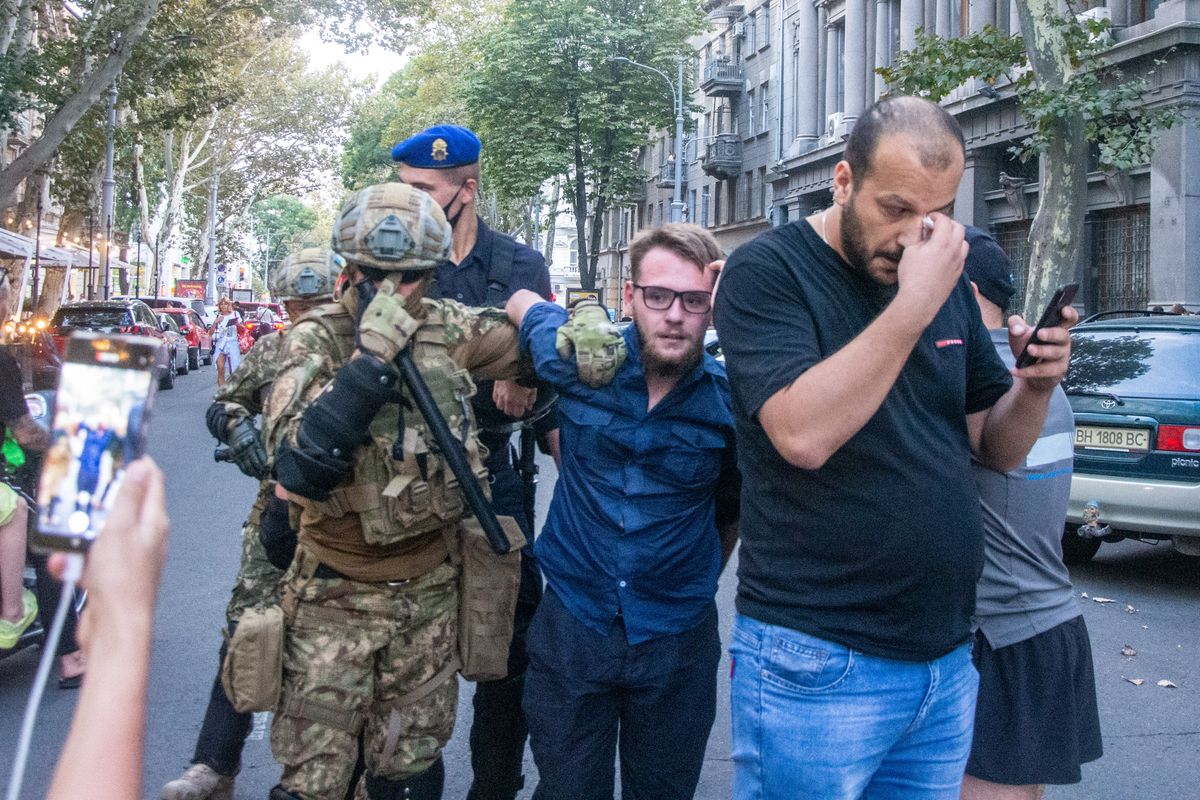 Масштабні сутички радикалів з поліцією сталися після ЛГБТ-прайду в Одесі