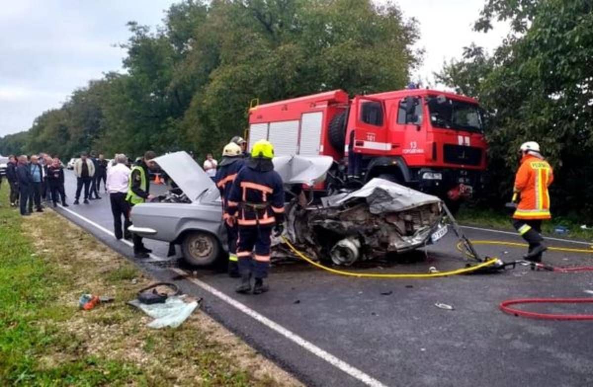 У ДТП на Прикарпатті загинула 68-річна пасажирка «Волги», ще п'ятеро постраждали