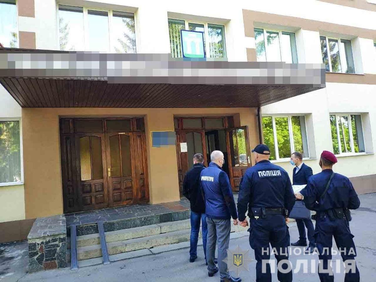 Рівненського комунальника підозрюють у крадіжці 300 тонн асфальту