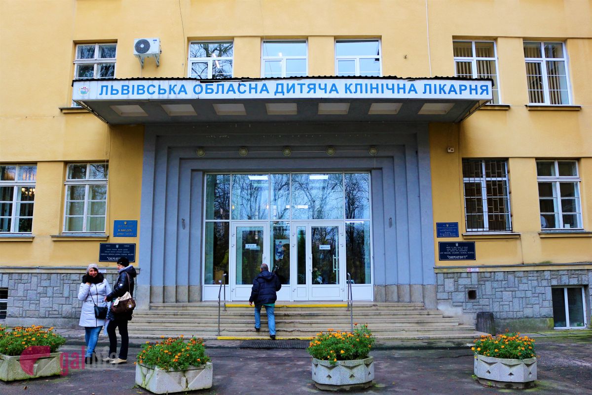 Перед операцією у львівському «Охматдиті» діти засинатимуть в обіймах батьків
