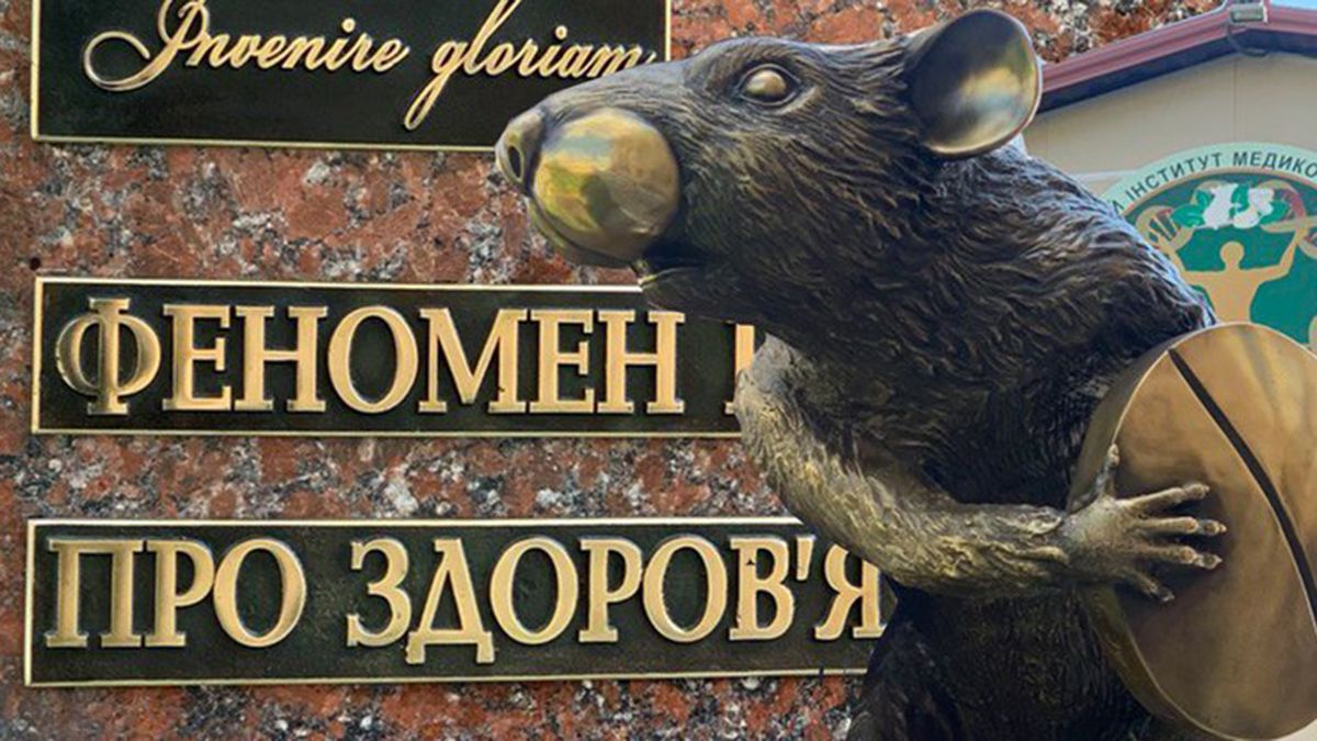 У Харкові відкрили триметровий пам’ятник лабораторному щуру
