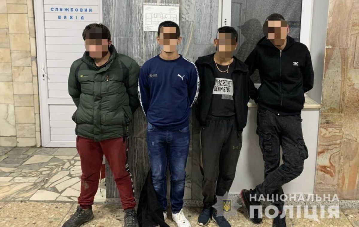 Четверо підлітків у Мукачеві побили і пограбували 45-річного чоловіка