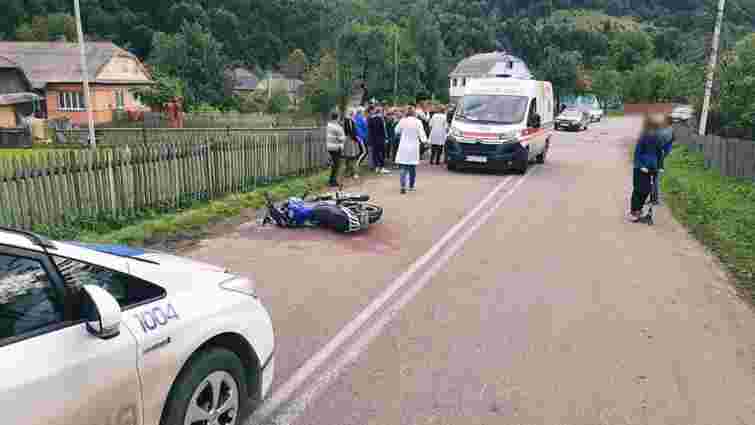 На Прикарпатті підліток на мотоциклі збив двох 16-річних дівчат