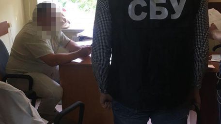 Затриманий на хабарі львівський лікар вийшов із СІЗО під заставу