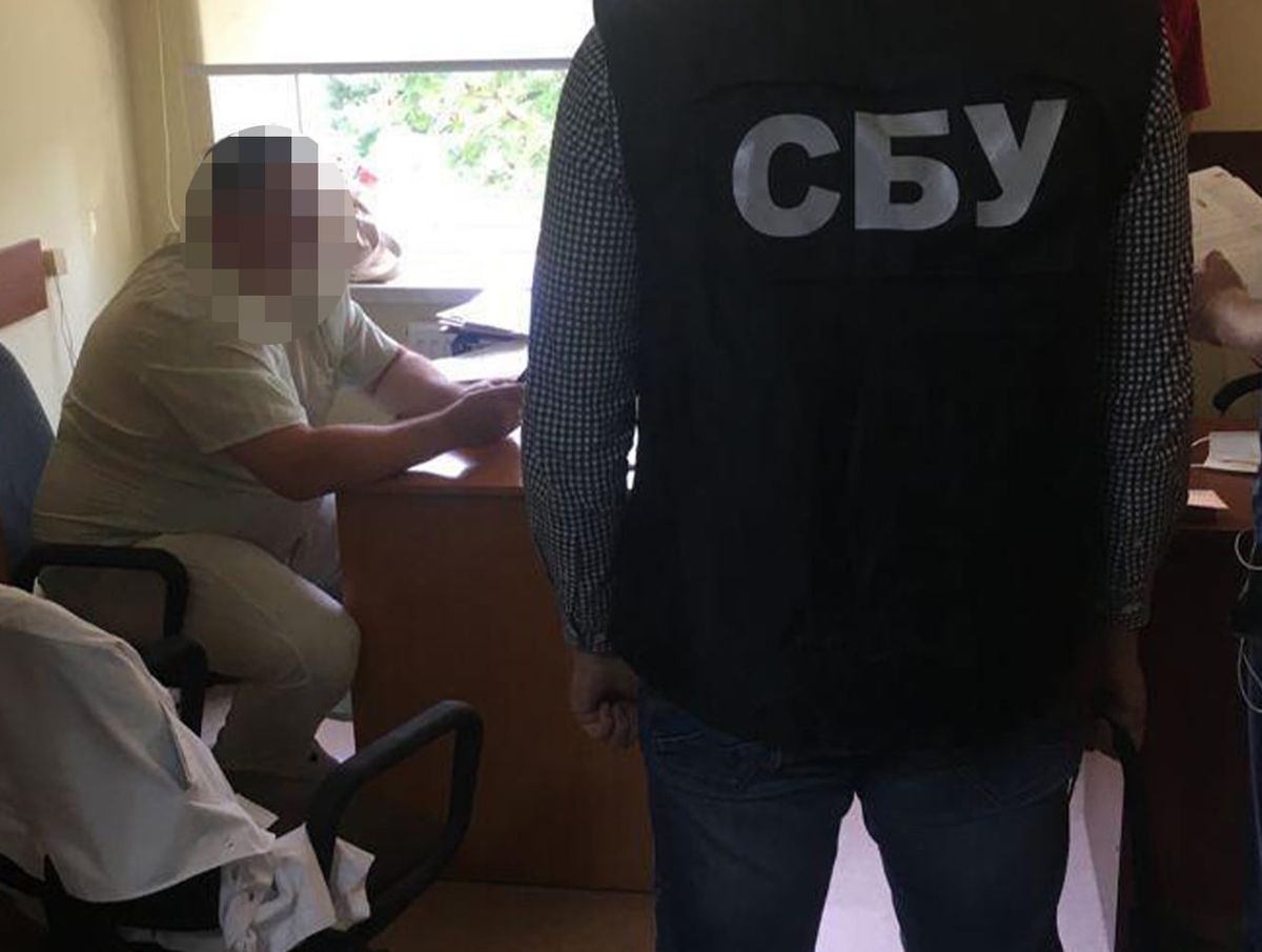 Затриманий на хабарі львівський лікар вийшов із СІЗО під заставу