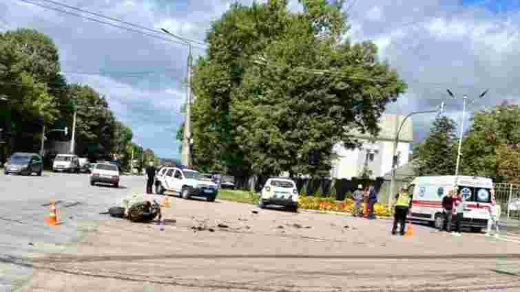 Біля Івано-Франківська поліцейський автомобіль зіткнувся з мотоциклом