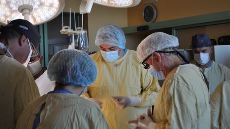 Львівські хірурги успішно провели пересадку нирки 14-річній дівчині