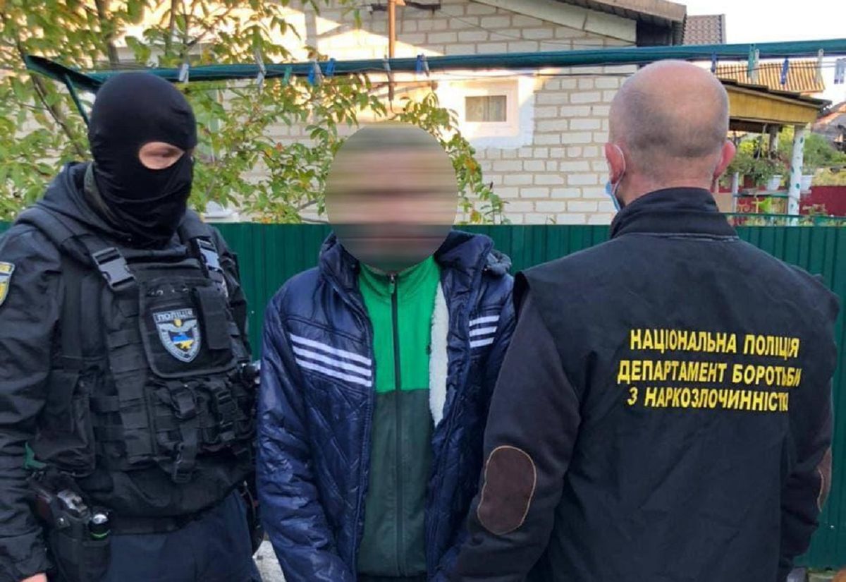 На Волині поліція провела масштабні обшуки у наркоторговців