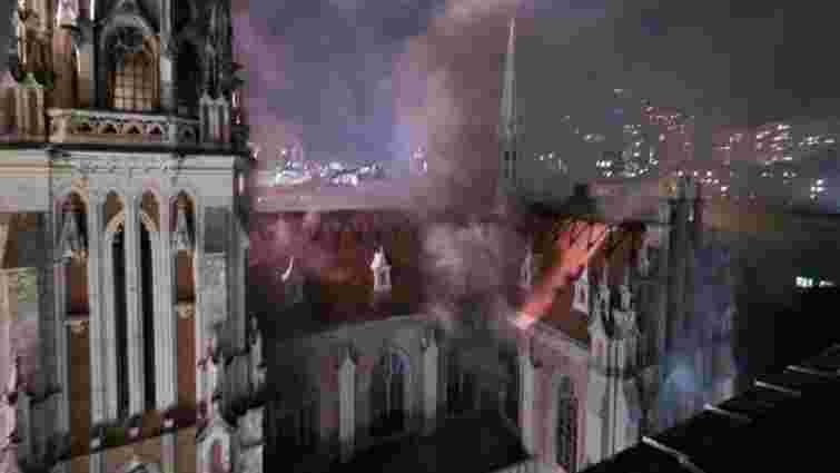 У Києві сталася велика пожежа у костелі Святого Миколая