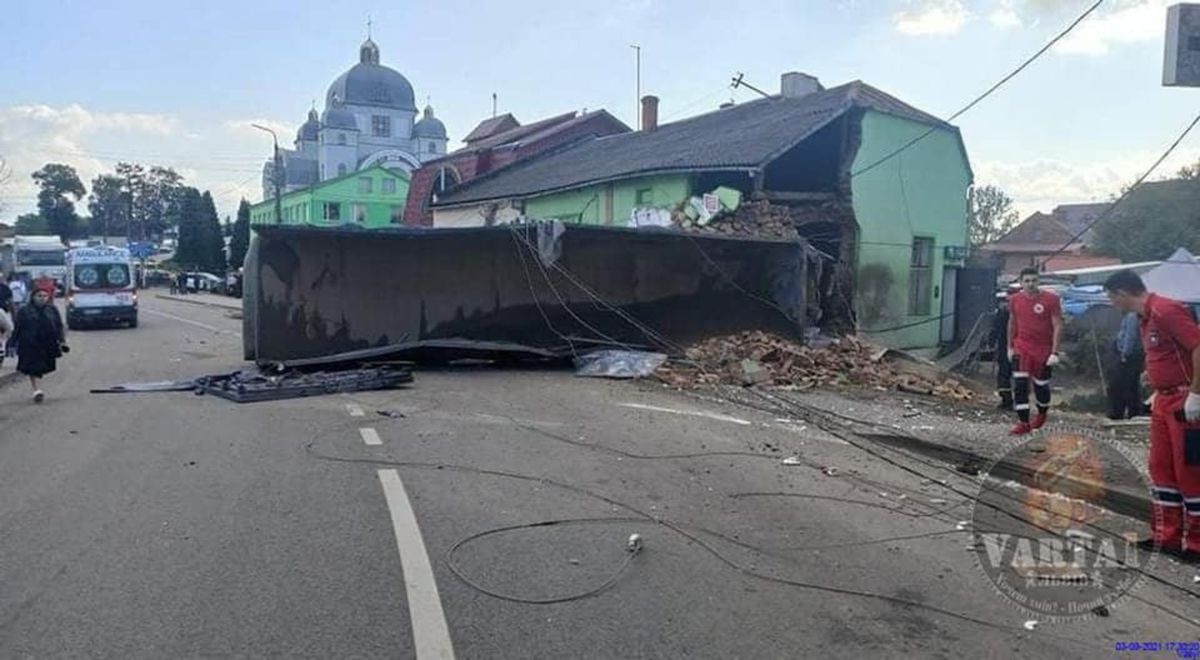 Медики розповіли про стан двох дітей після ДТП з вантажівкою у Рудках