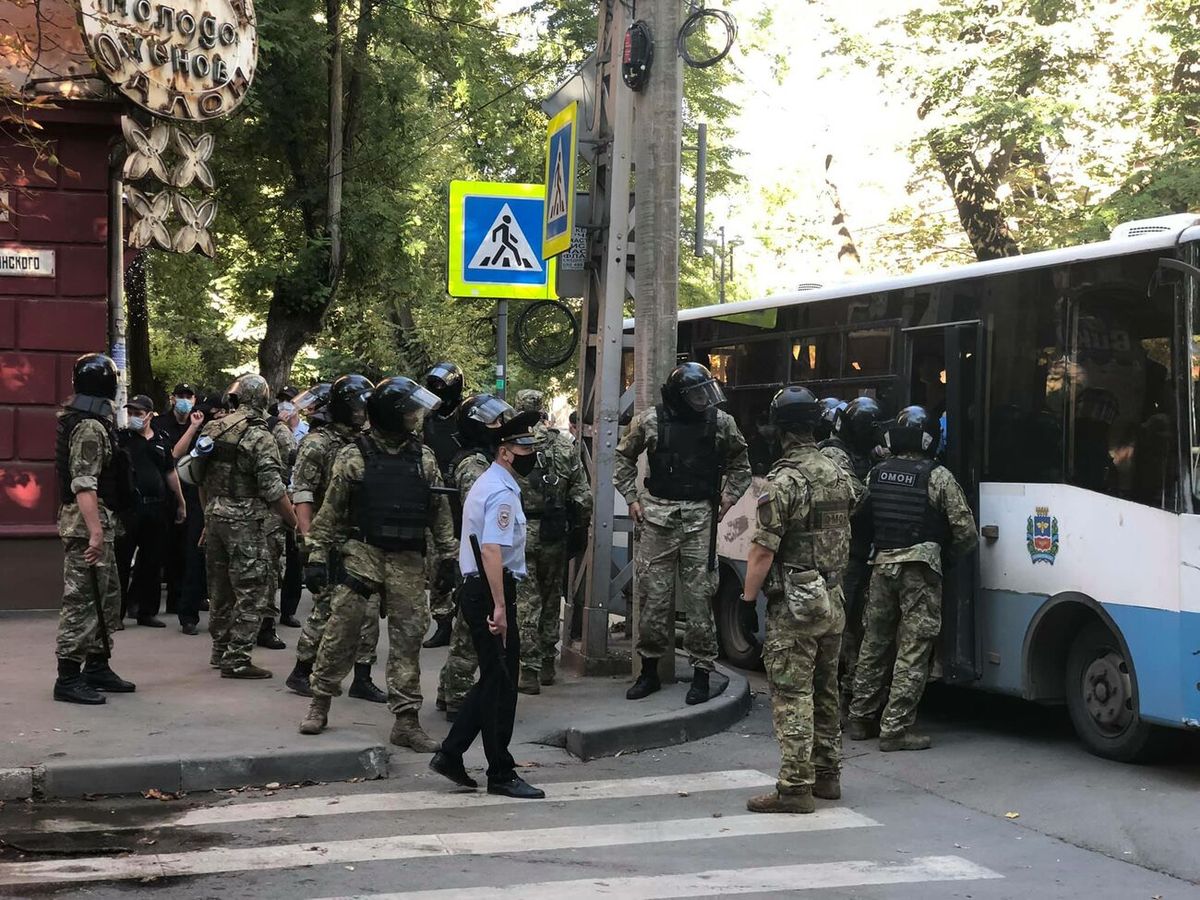 Понад 40 людей затримали на акції протесту в окупованому Криму