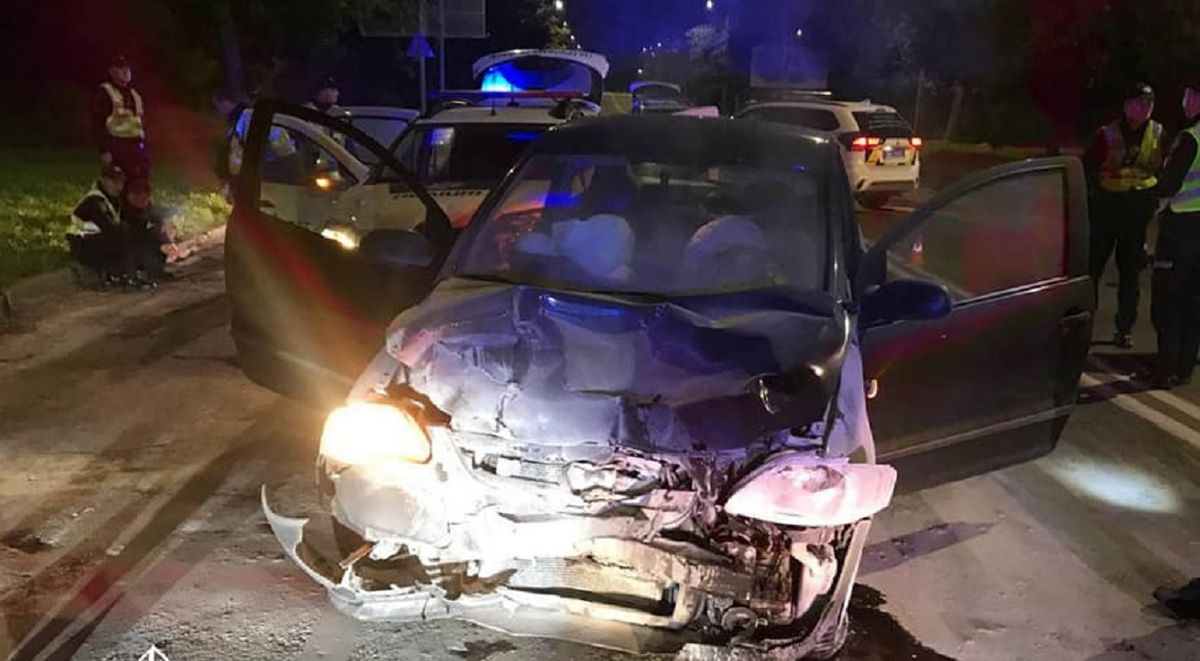 Під час втечі п’яний водій протаранив авто львівських патрульних
