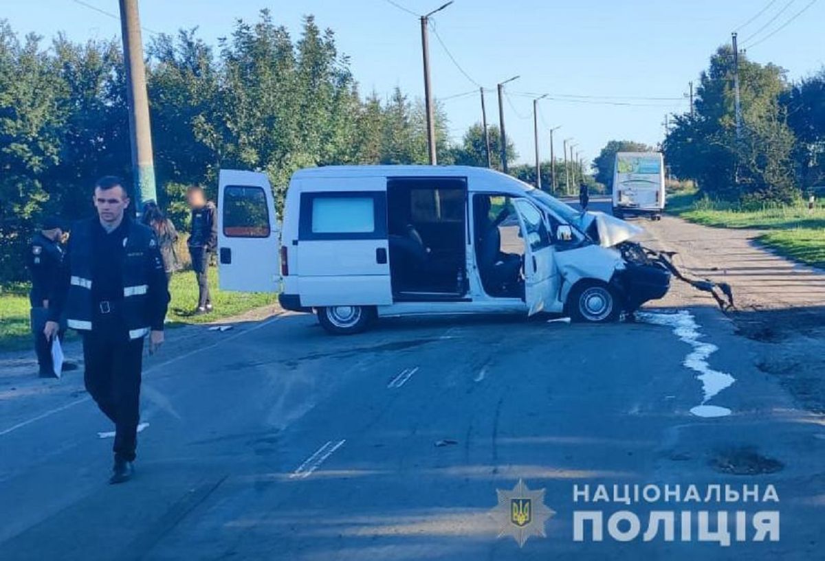 У Володимирі-Волинському п'яний 19-річний водій Peugeot в'їхав у маршрутку