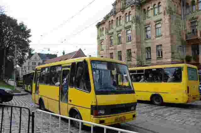 Львівські перевізники масово не платять штрафів від міськради