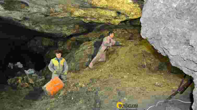 У печері на Тернопільщині облаштують гончарну майстерню трипільців 