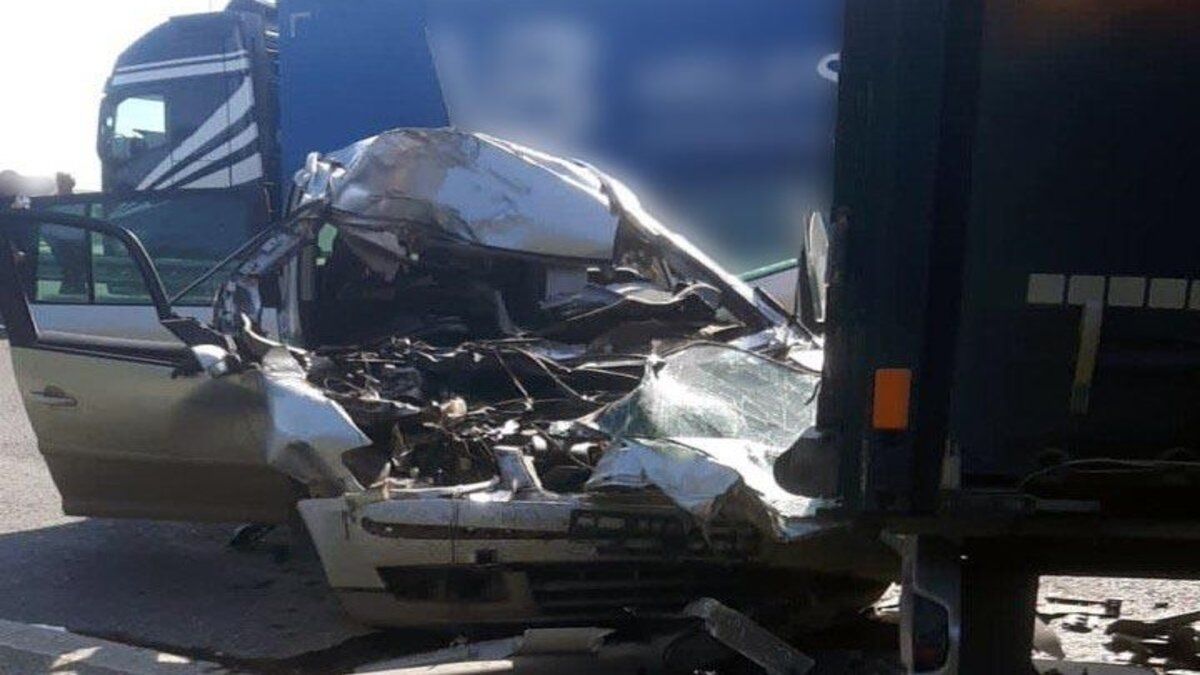 Внаслідок ДТП із фурою на Буковині загинула 29-річна вагітна жінка