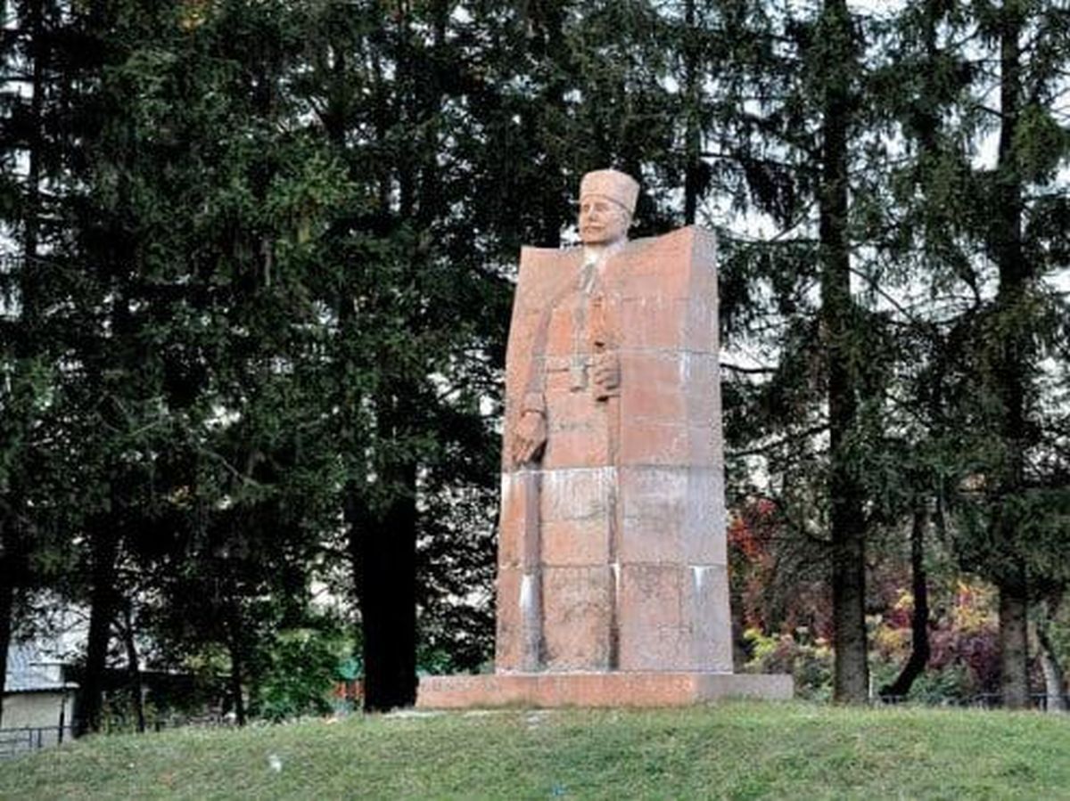 У селі біля Дубна демонтували пам'ятник більшовику Патолічеву