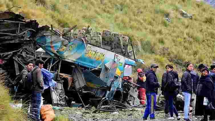 У Болівії автобус зірвався у прірву, 23 людини загинули