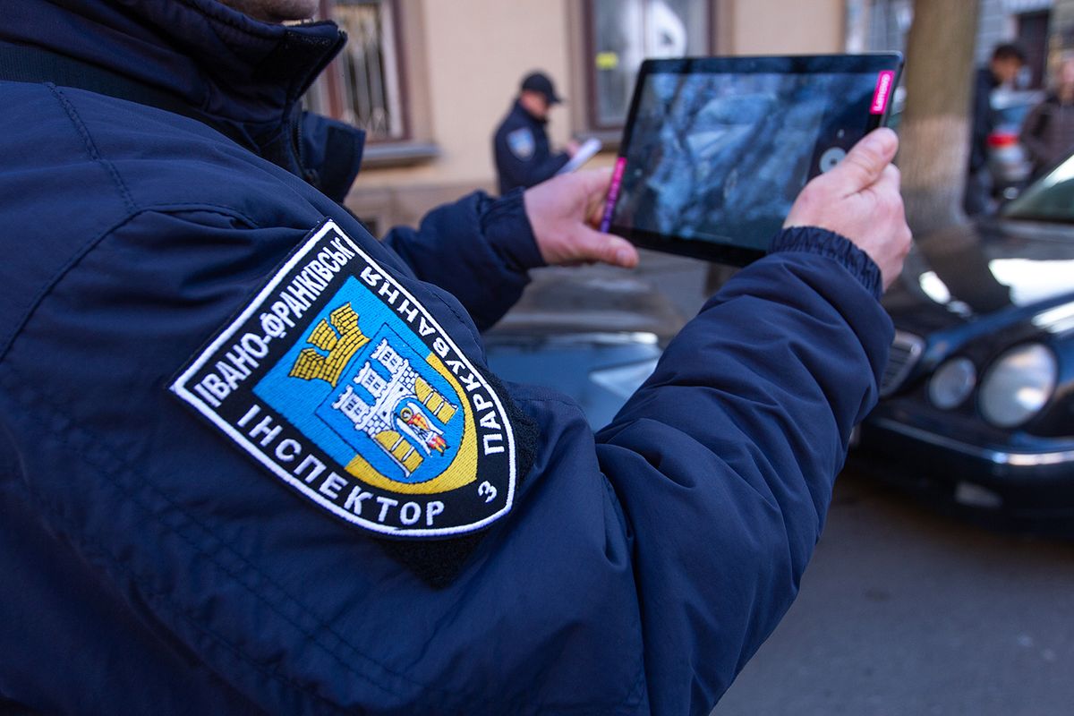 Начальник транспортного управління Івано-Франківська працюватиме паркувальником