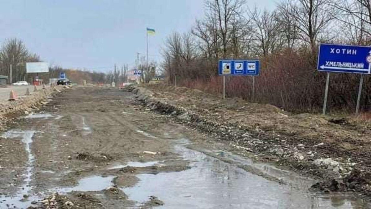 АМКУ скасував результати тендеру на ремонт скандальної дороги біля Хотина