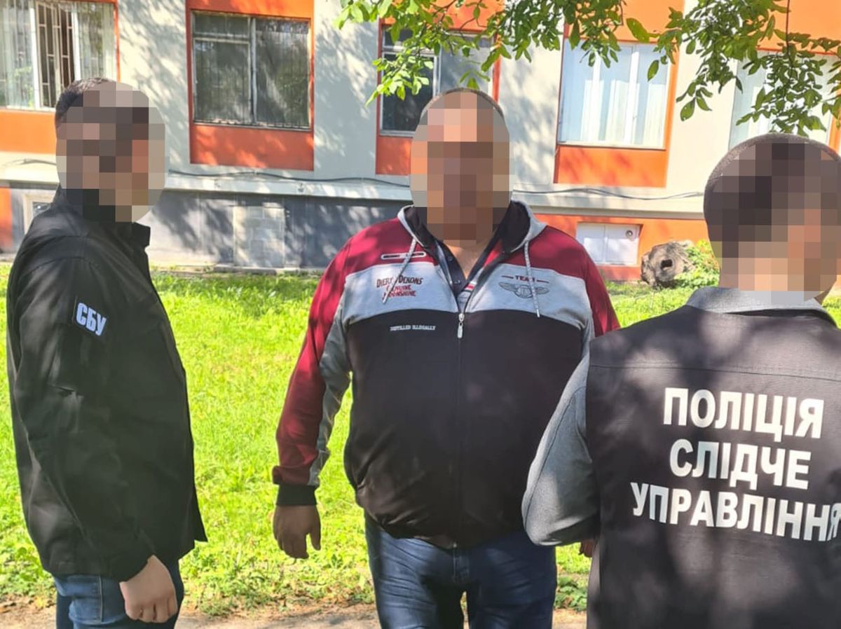 На Буковині чиновник вимагав від фермера 25 тис. грн за реєстрацію сільгосптехніки 